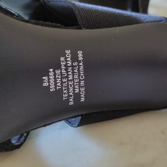 [LIKE 🆕] IMPO Stretch: Black Heels - Picture 5 of 5